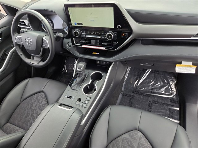 Certified 2024 Toyota Highlander XLE image 19