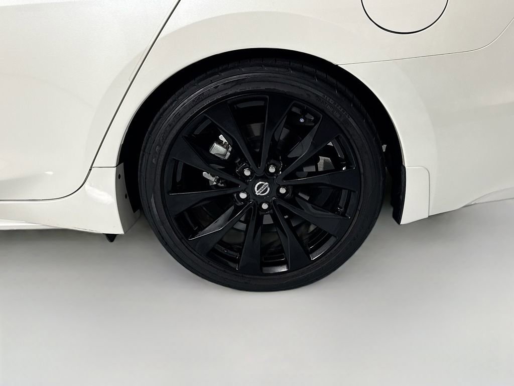 Used 2022 Nissan Maxima SR w/ Sport Mat Group FWD image 31