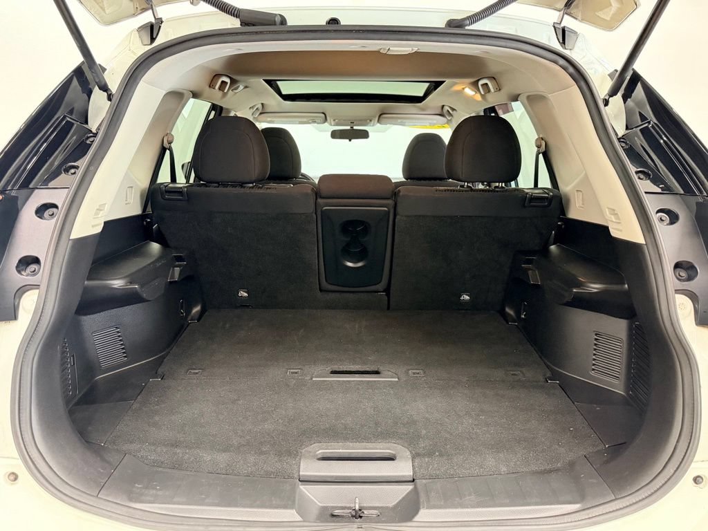 Used 2017 Nissan Rogue SV AWD/4WD image 6