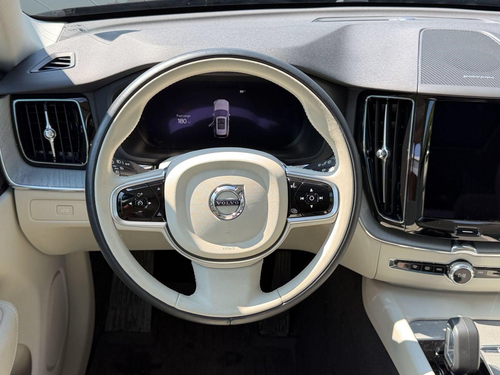 Certified 2025 Volvo XC60 B5 Plus w/ Protection Package Premier AWD/4WD image 27