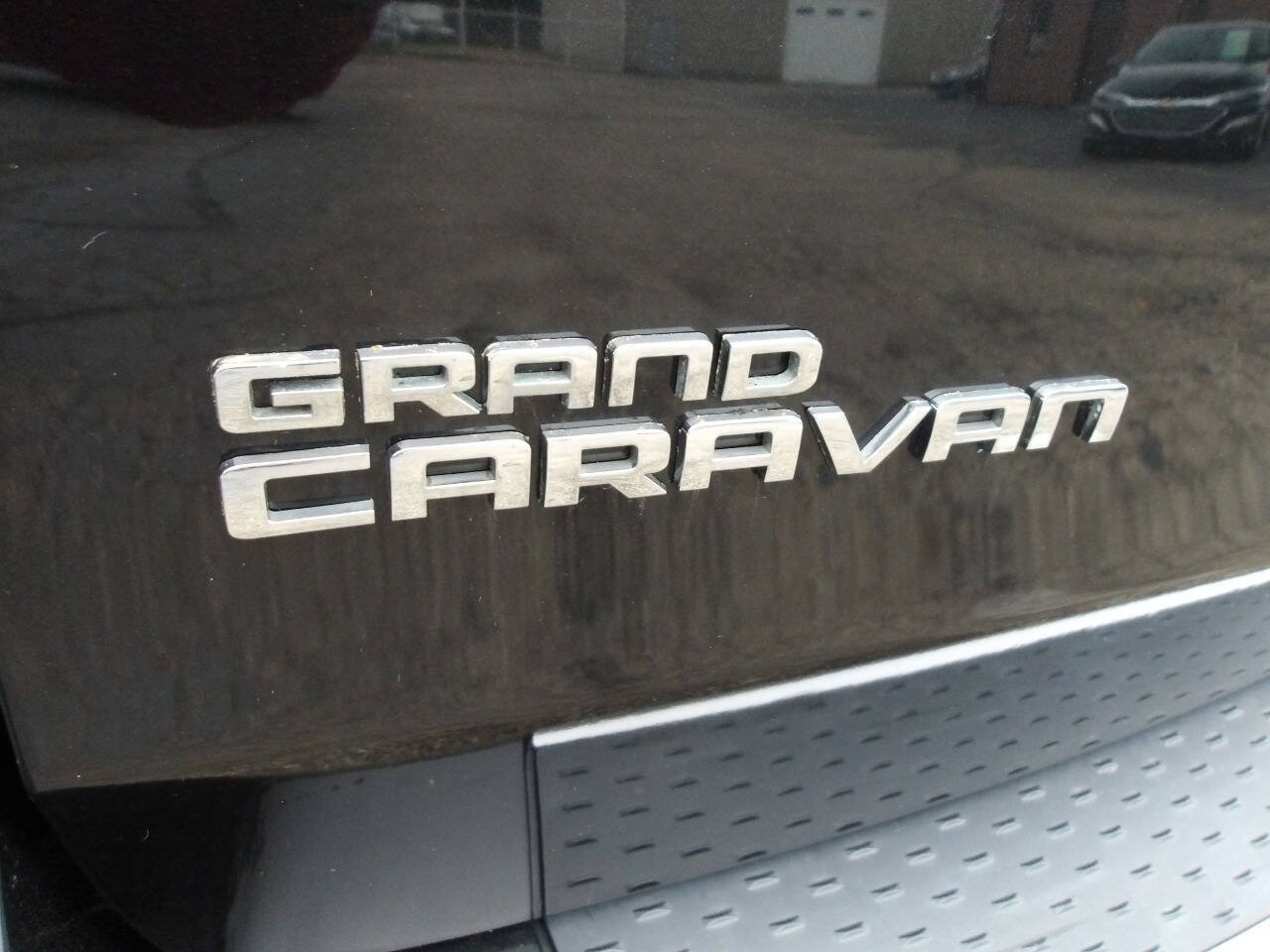 Used 2017 Dodge Grand Caravan SXT w/ Rear Park Assist Package FWD image 34