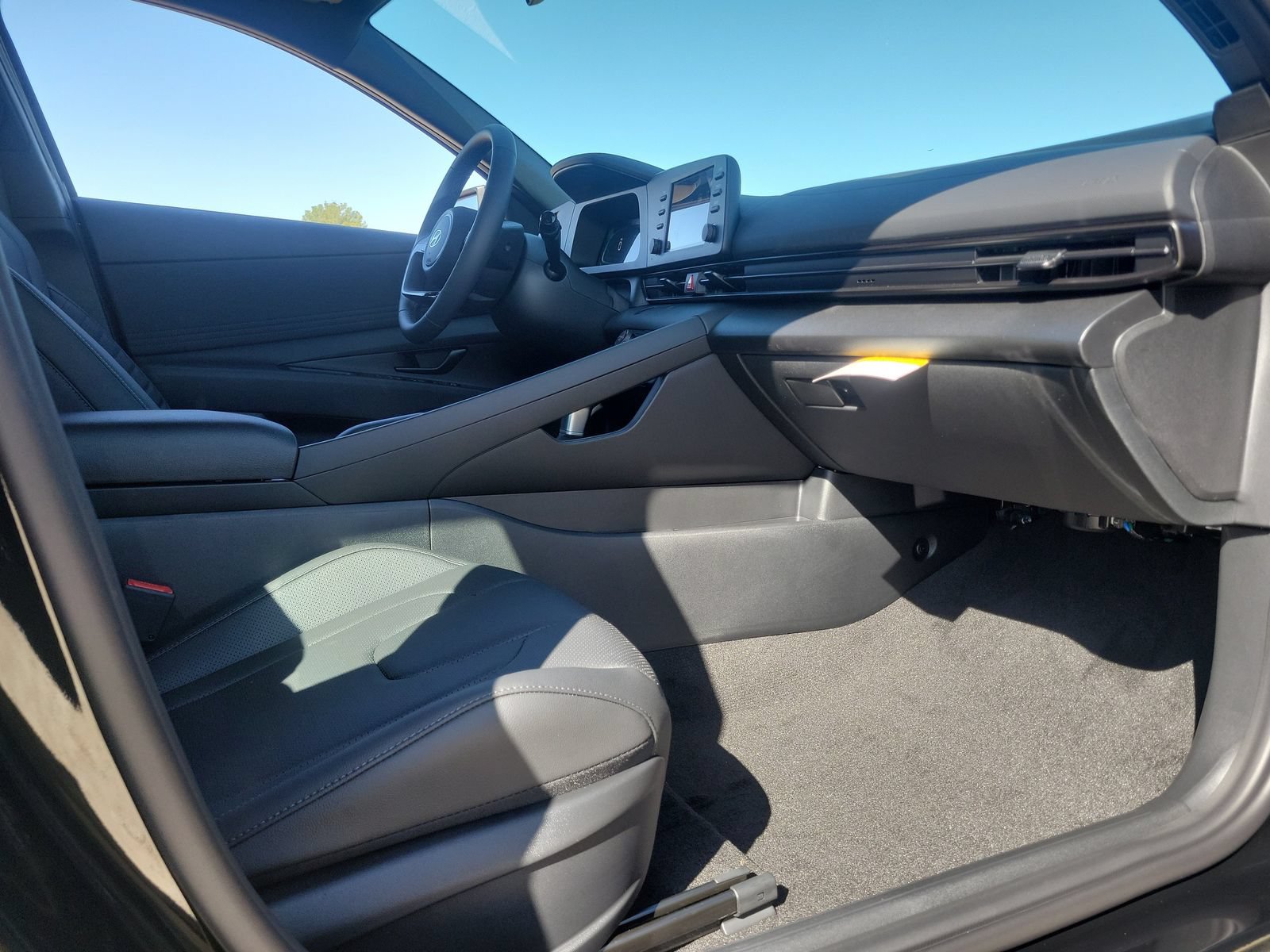 New 2026 Hyundai Elantra SEL Sport FWD image 17