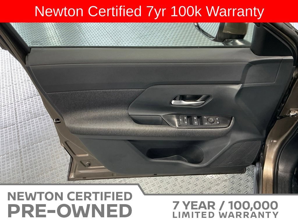 Used 2025 Nissan Kicks SV FWD image 34