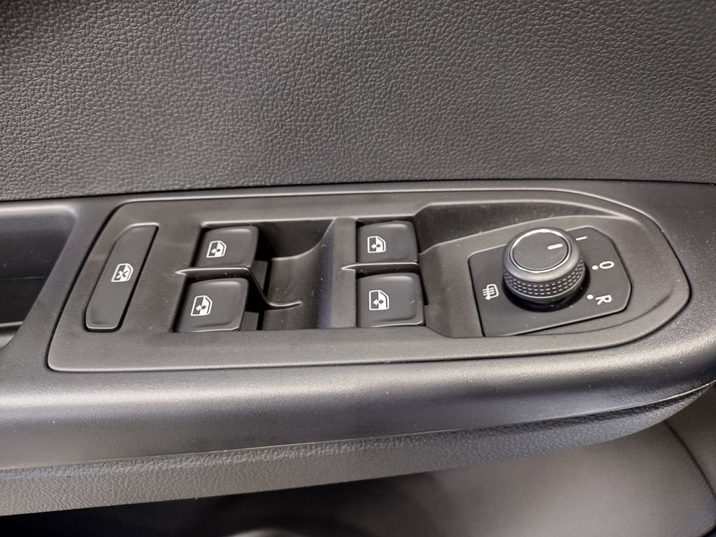 New 2025 Volkswagen Taos SE image 19