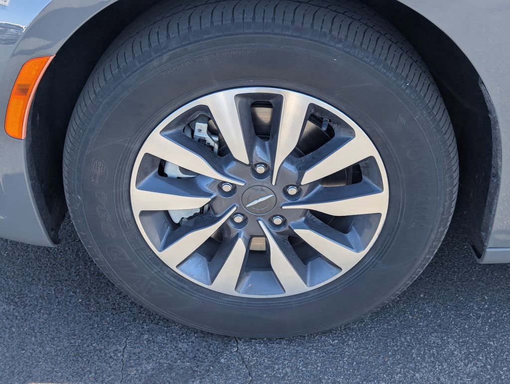 Used 2021 Chrysler Pacifica Touring image 13