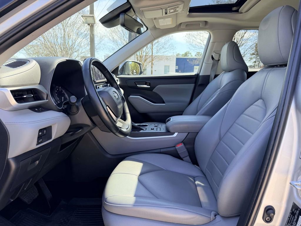 Used 2023 Toyota Highlander XLE image 19