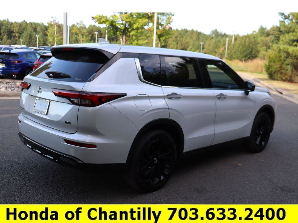 Used 2024 Mitsubishi Outlander SE Black Edition image 7