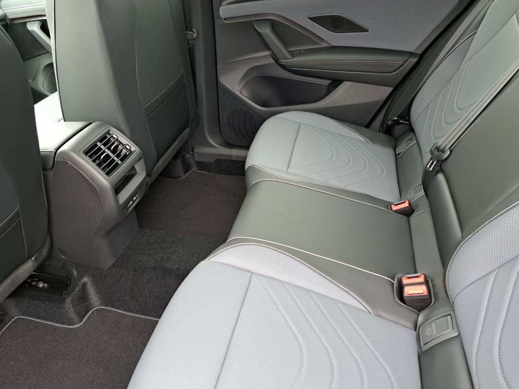 New 2026 Volkswagen Tiguan SE image 22