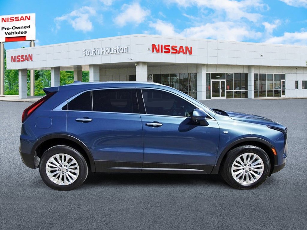 Used 2024 Cadillac XT4 Luxury w/ Cold Weather Package image 5