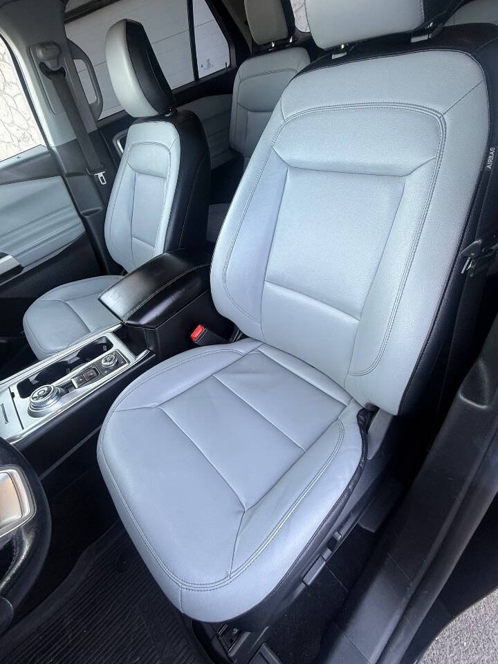 Used 2021 Ford Explorer XLT w/ Equipment Group 202A AWD/4WD image 7