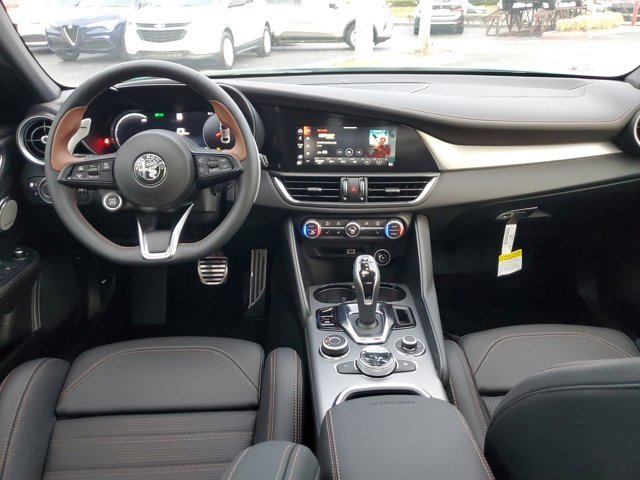 New 2025 Alfa Romeo Giulia AWD w/ Driving Assist Package image 6