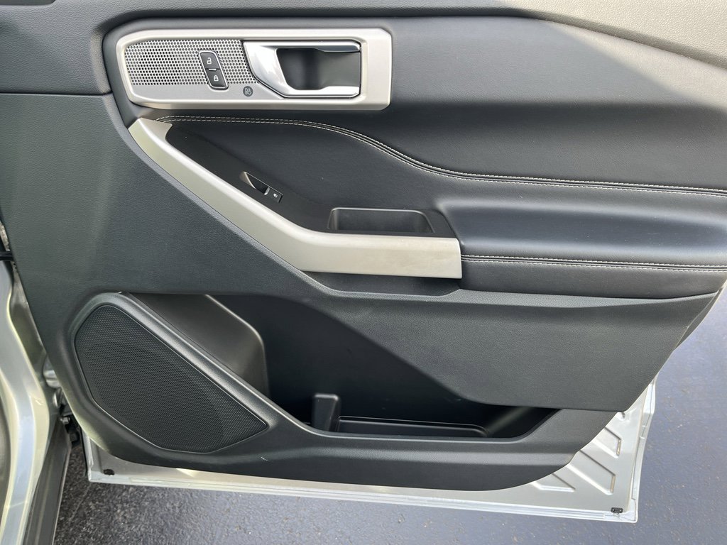 Used 2022 Ford Explorer Limited w/ Equipment Group 301A image 32