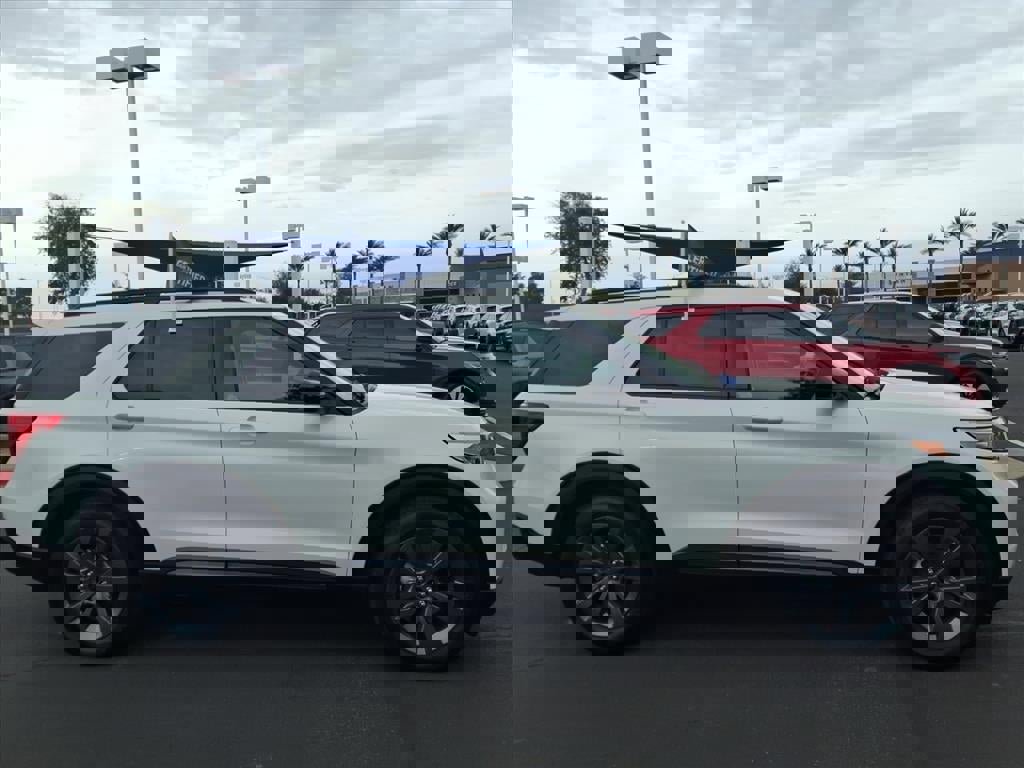 Certified 2023 Ford Explorer XLT w/ Equipment Group 202A image 3