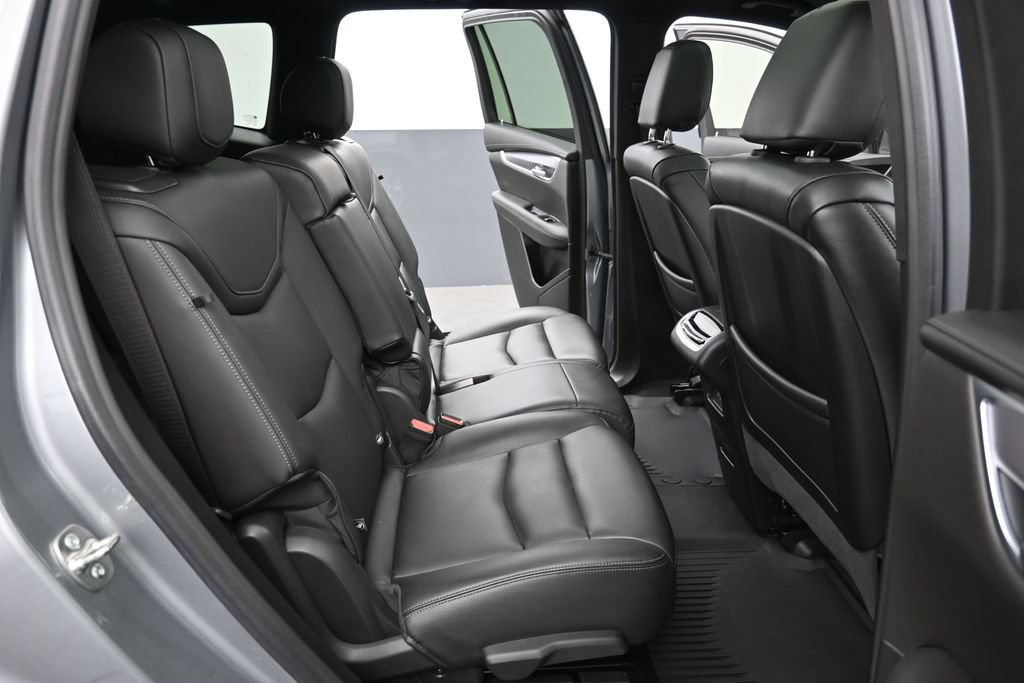 Used 2025 Cadillac XT6 Luxury FWD image 10