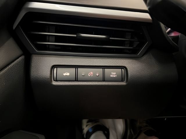 Used 2025 Nissan Altima 2.5 SV FWD image 15