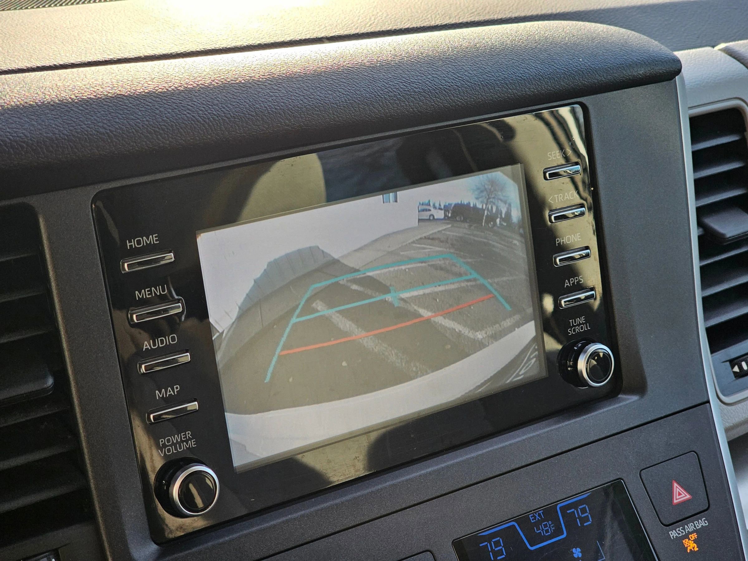 Used 2020 Toyota Sienna L image 32