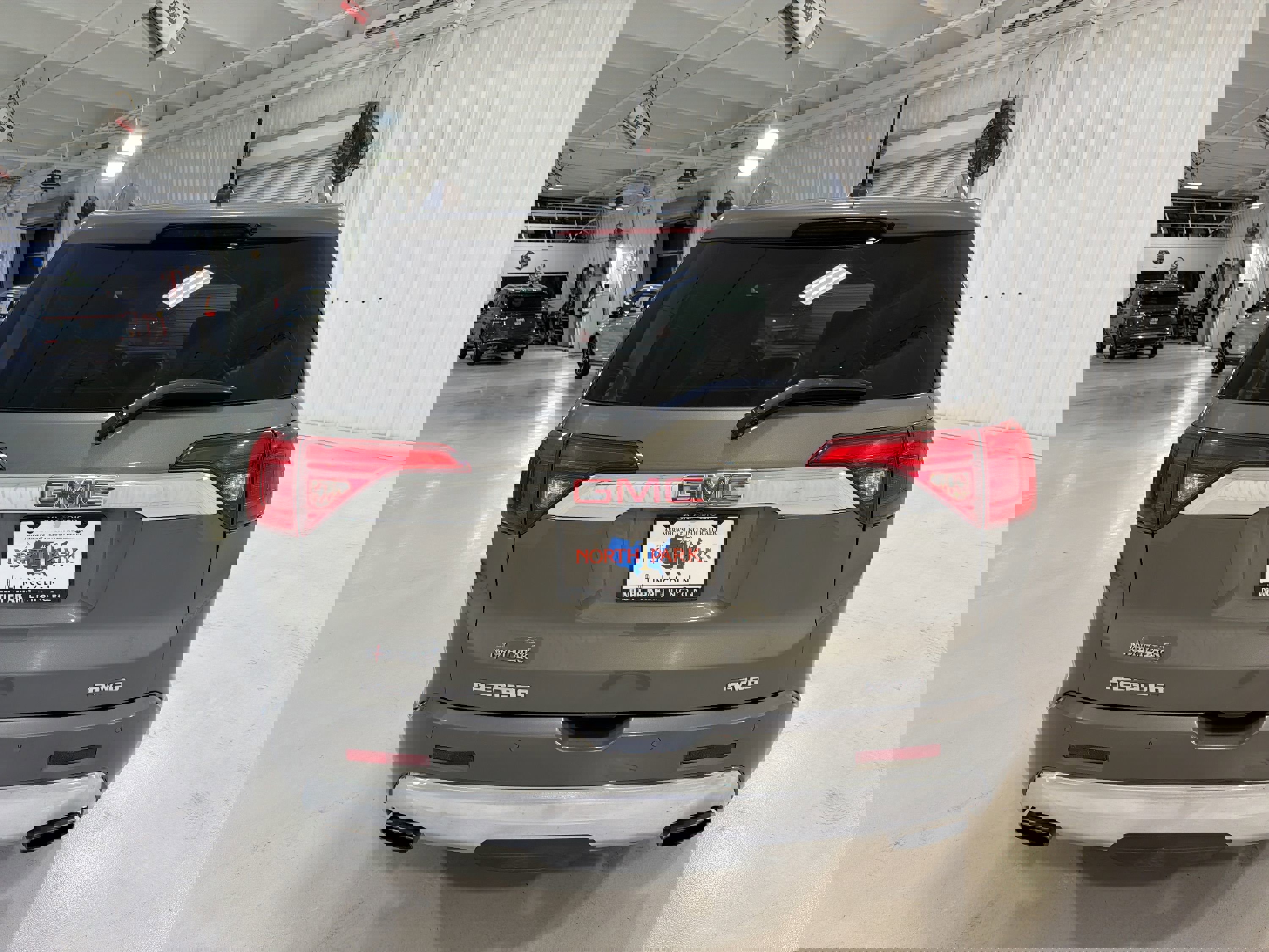 Used 2018 GMC Acadia Denali w/ Technology Package image 28