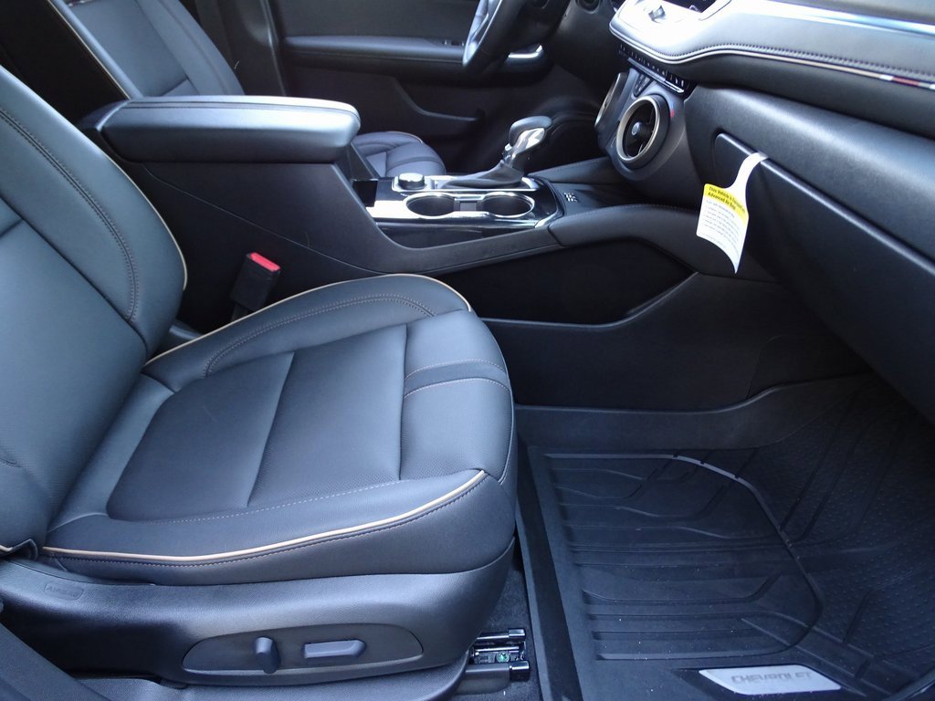 Used 2025 Chevrolet Blazer Premier w/ Enhanced Convenience Package image 11