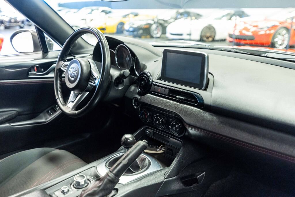 Used 2017 MAZDA MX-5 Miata RF Club RWD image 11