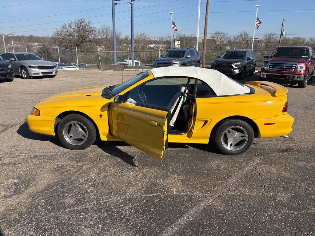 Used 1998 Ford Mustang Convertible image 4