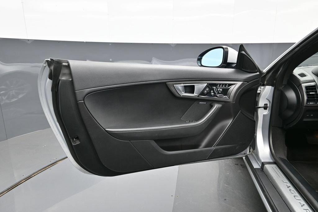 Used 2016 Jaguar F-TYPE Convertible RWD image 8