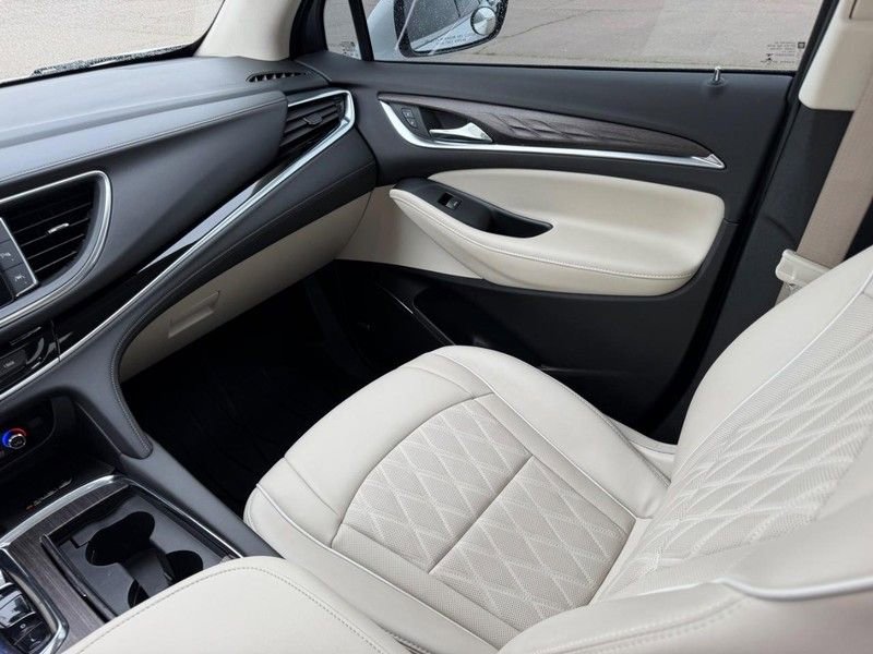 Used 2022 Buick Enclave Avenir w/ Avenir Technology Package AWD/4WD image 19
