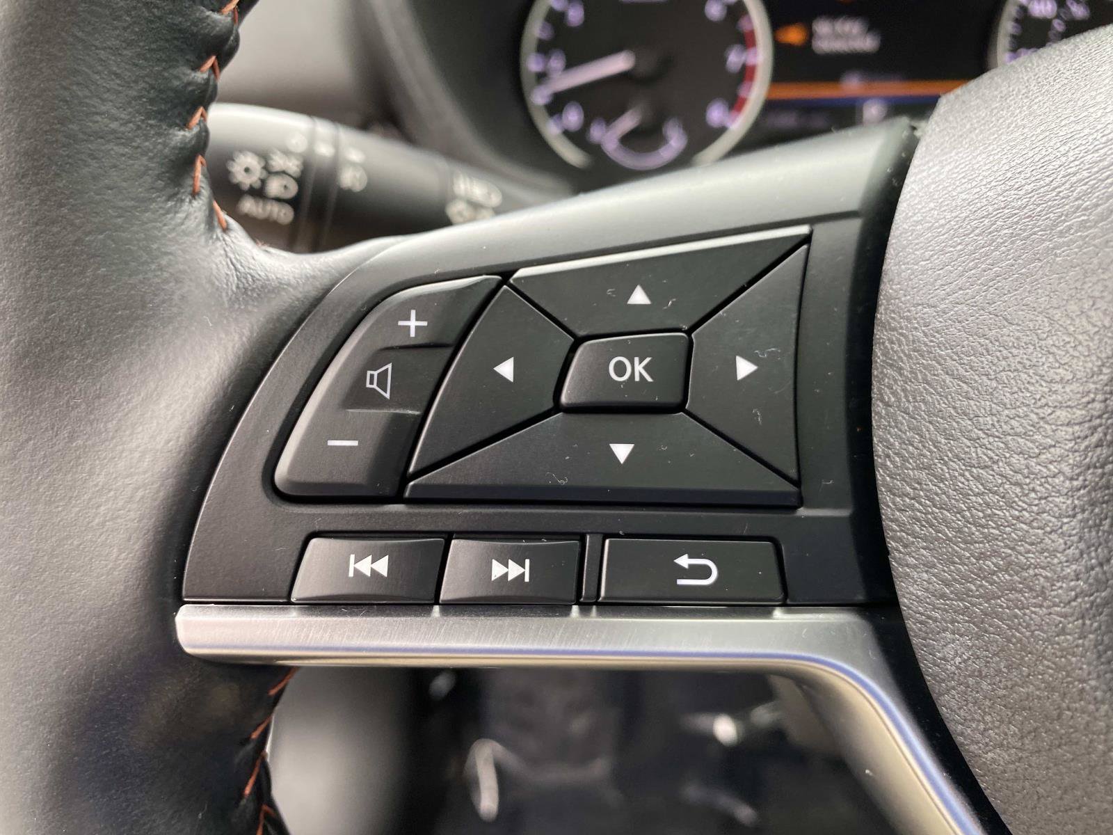 Used 2023 Nissan Sentra SR w/ SR Premium Package FWD image 19