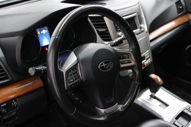 Used 2013 Subaru Outback 2.5i Limited AWD/4WD image 10