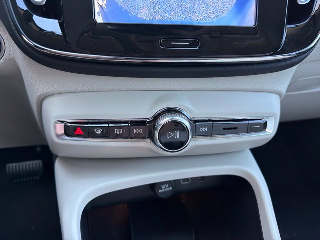 New 2026 Volvo XC40 B5 Ultra w/ Protection Package Premier AWD/4WD image 19