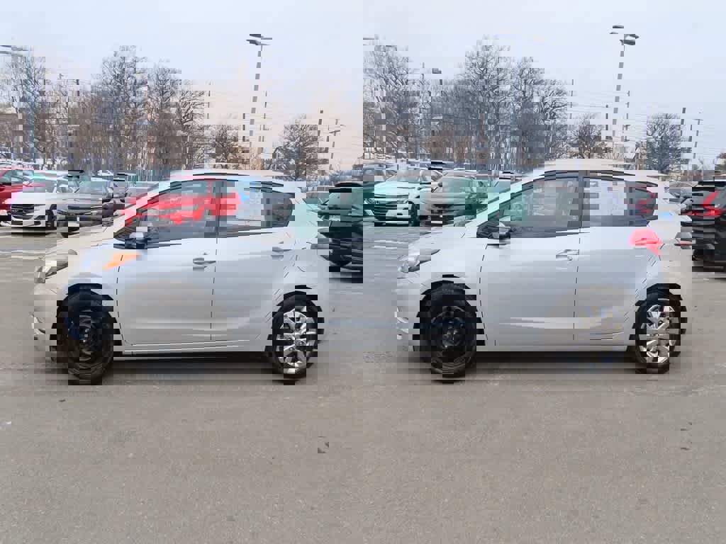 Used 2016 Kia Forte LX image 3