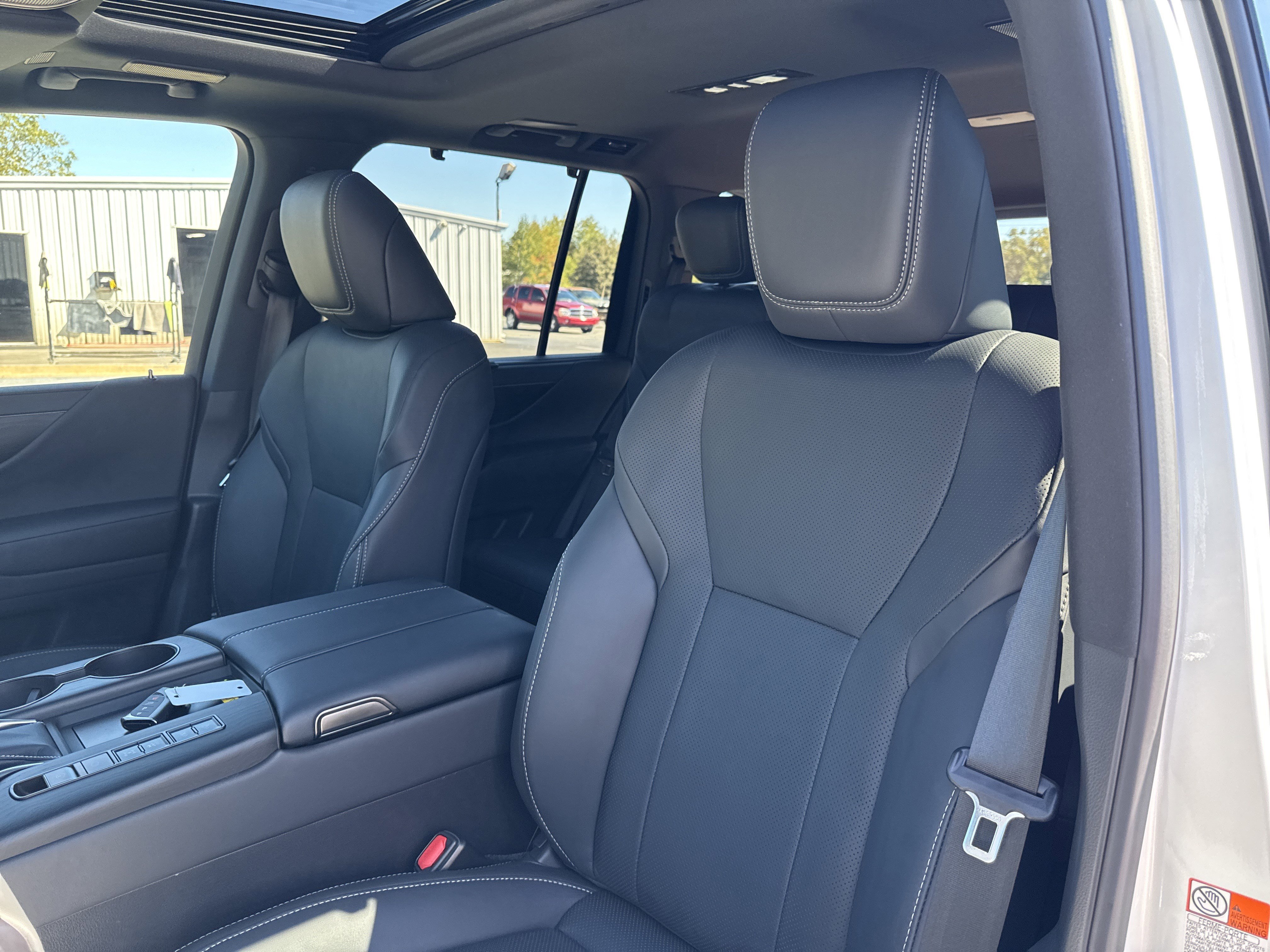 Used 2025 Lexus LX 600 4WD w/ Interior Upgrade Package image 14