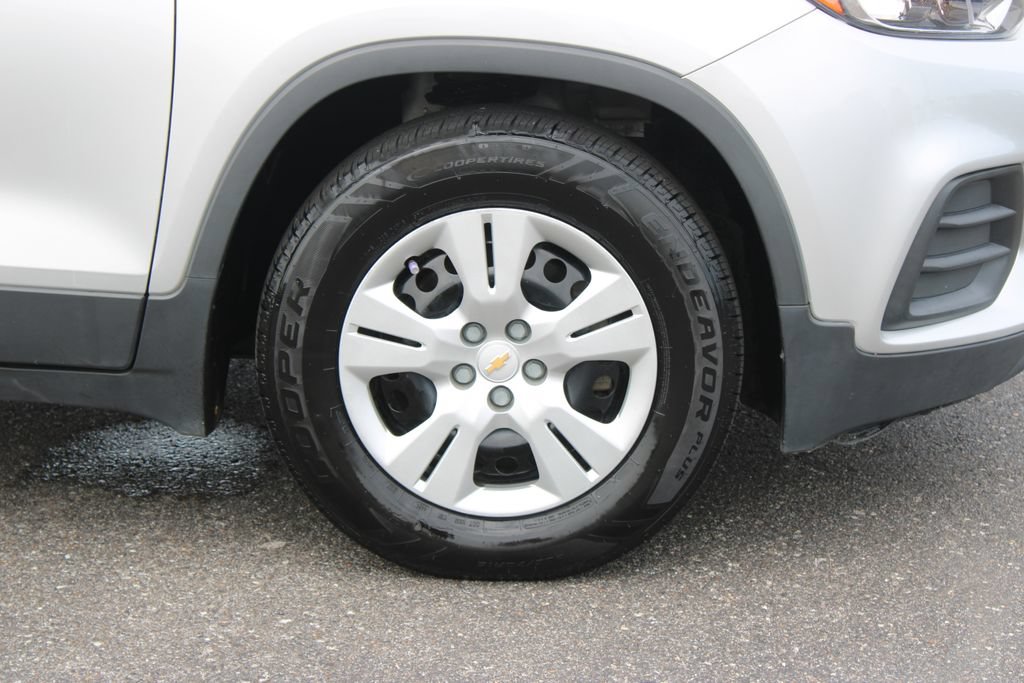 Used 2017 Chevrolet Trax LS FWD image 12