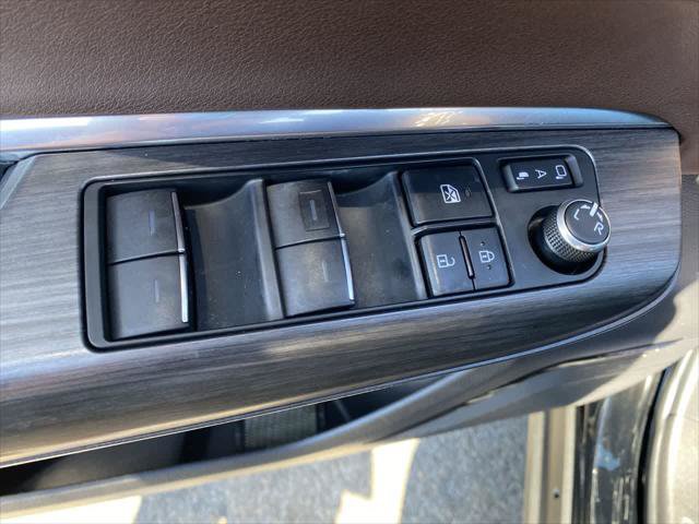 Certified 2022 Toyota Venza XLE AWD/4WD image 13