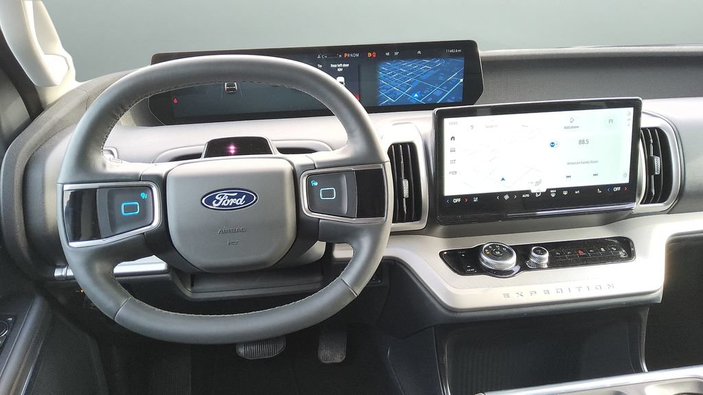Used 2025 Ford Expedition Active AWD/4WD image 8