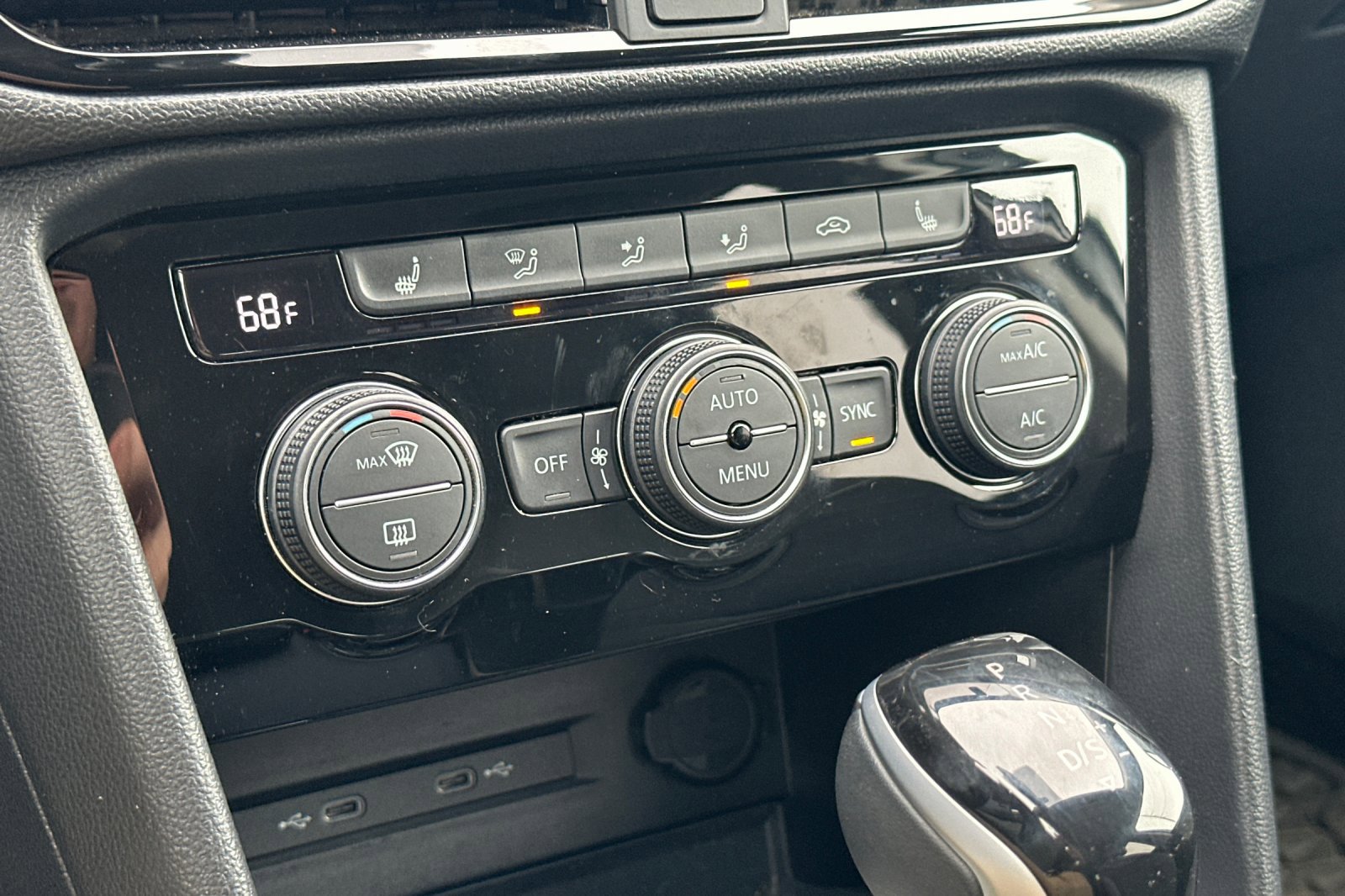 Used 2024 Volkswagen Taos SE image 21