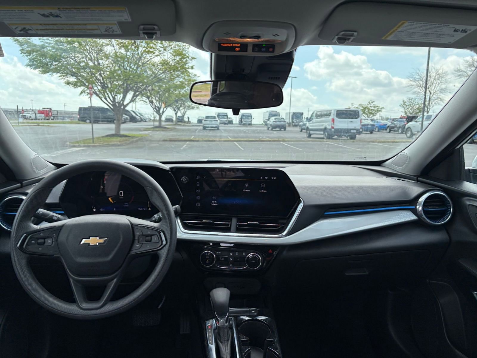 Used 2025 Chevrolet Trax LT image 32