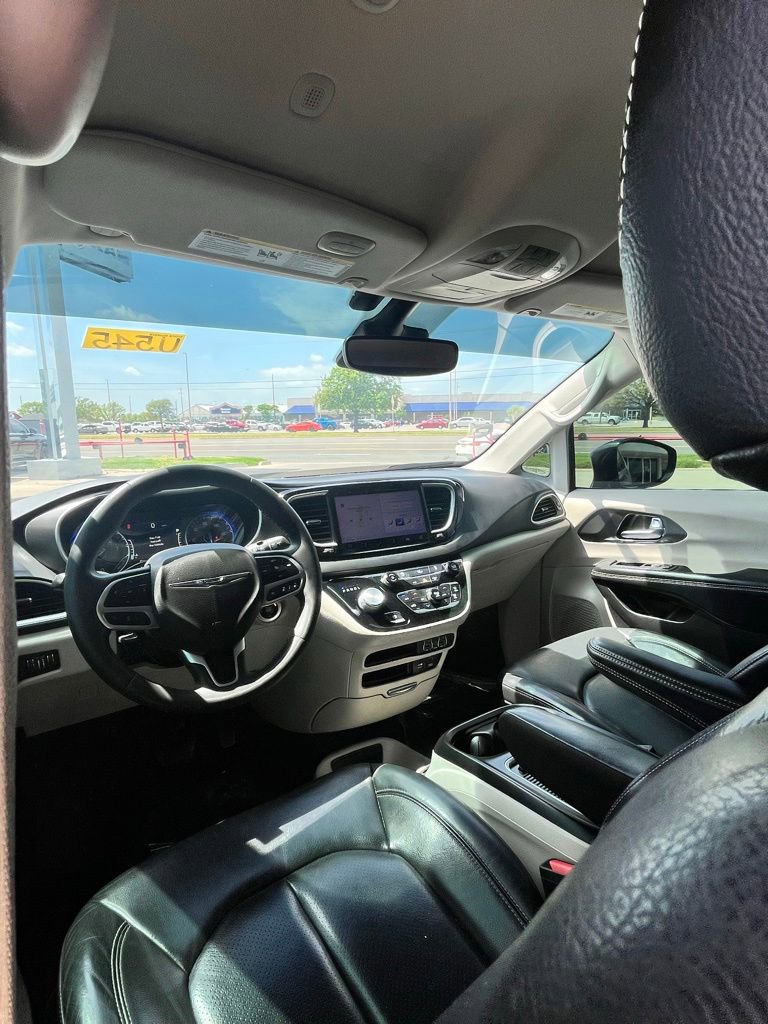 Used 2022 Chrysler Pacifica Touring-L FWD image 8