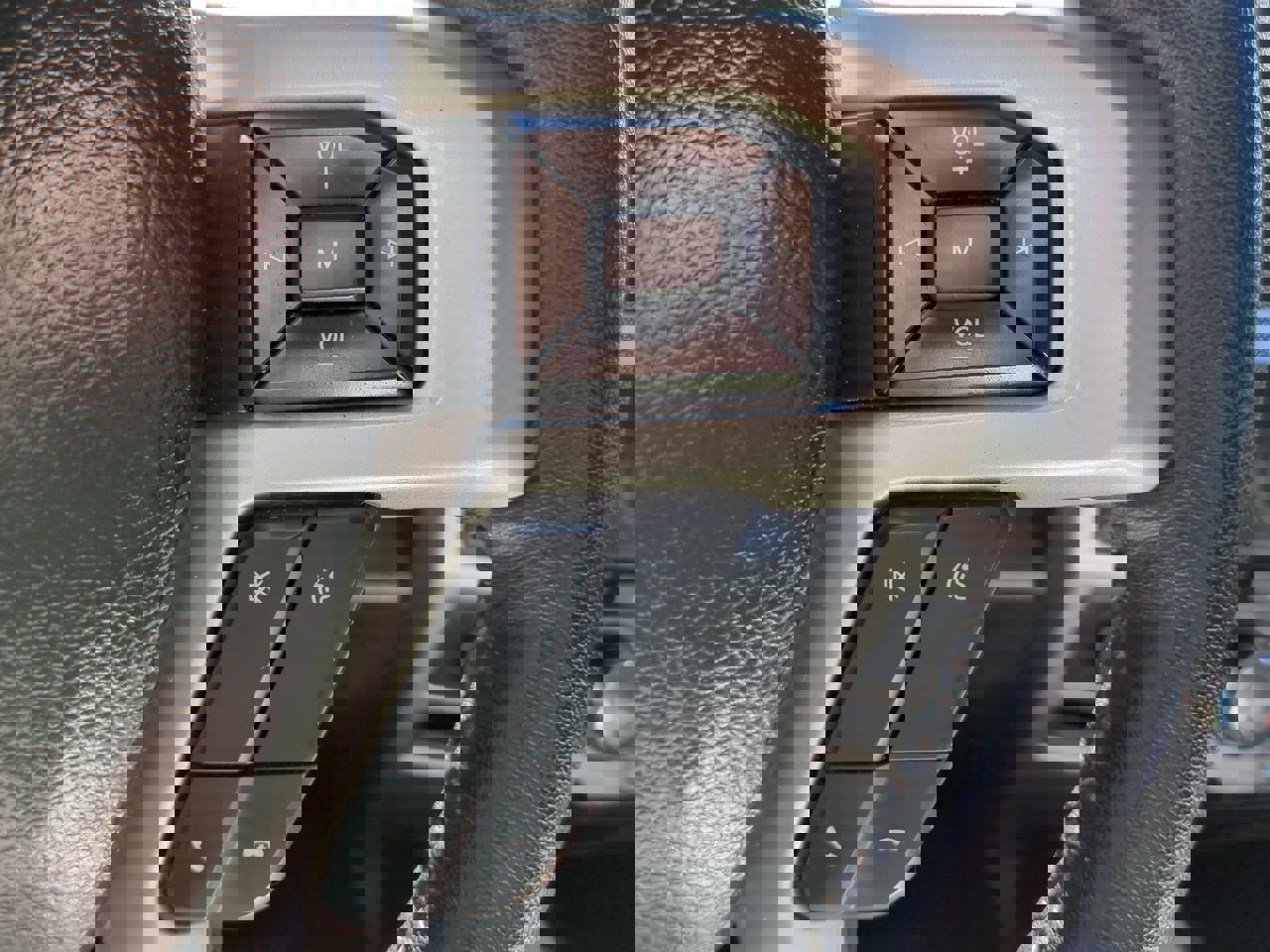 Used 2018 Ford F150 Lariat w/ Trailer Tow Package image 24