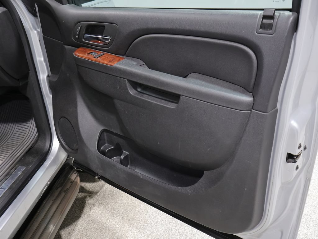 Used 2013 Chevrolet Avalanche LTZ AWD/4WD image 24