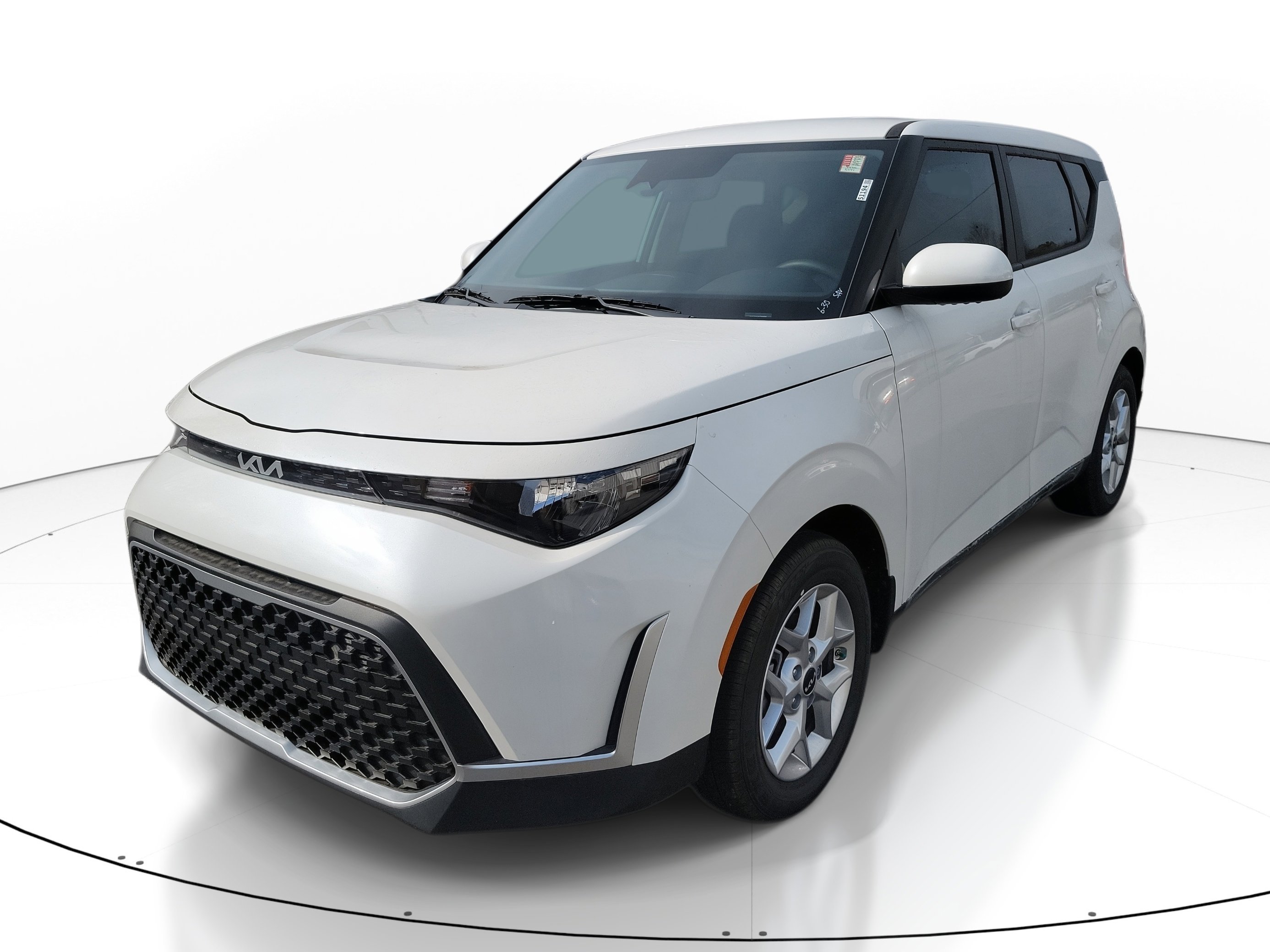 Used 2025 Kia Soul LX w/ LX Technology Package image 3