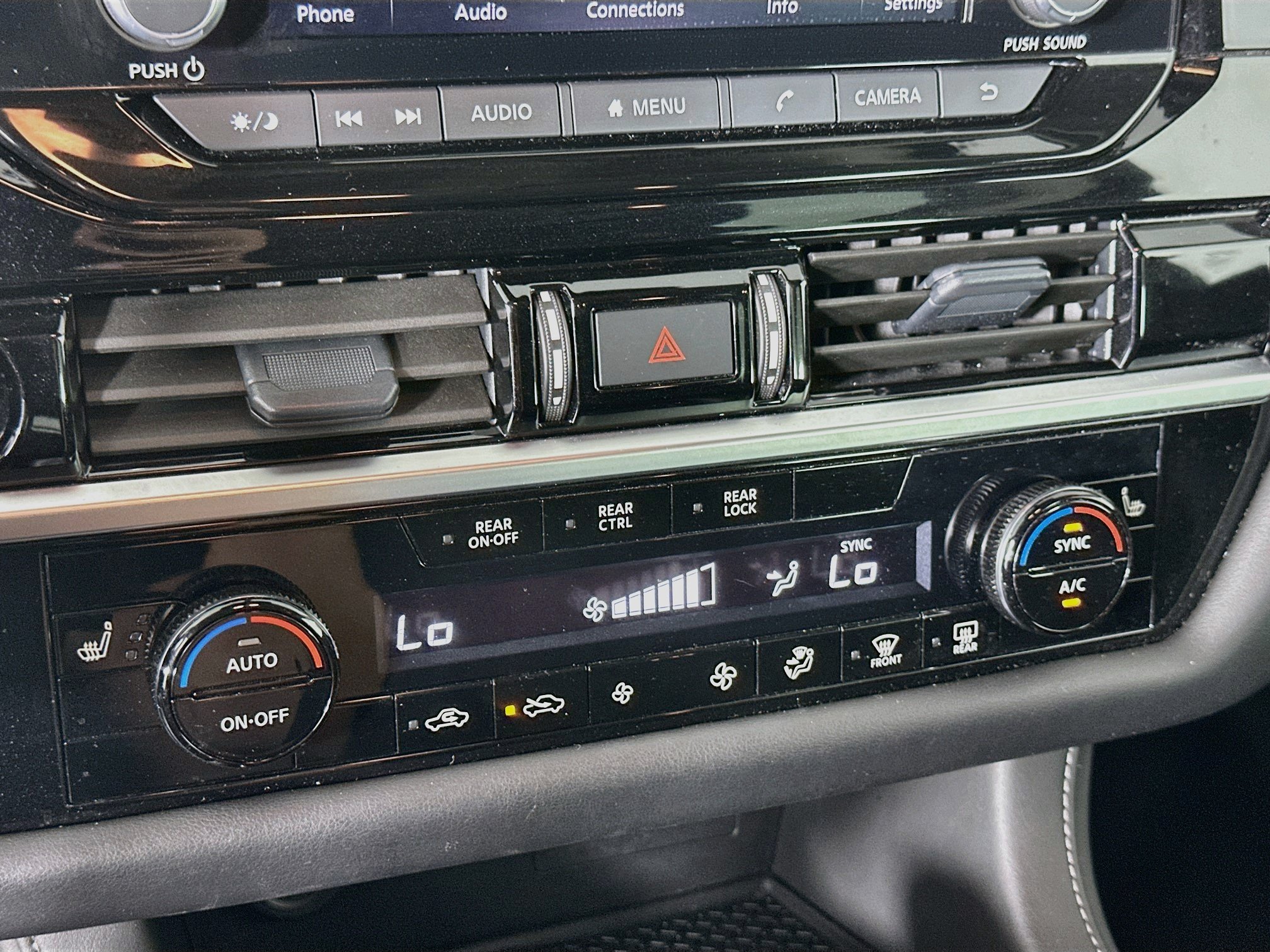 Used 2025 Nissan Pathfinder SV FWD image 23