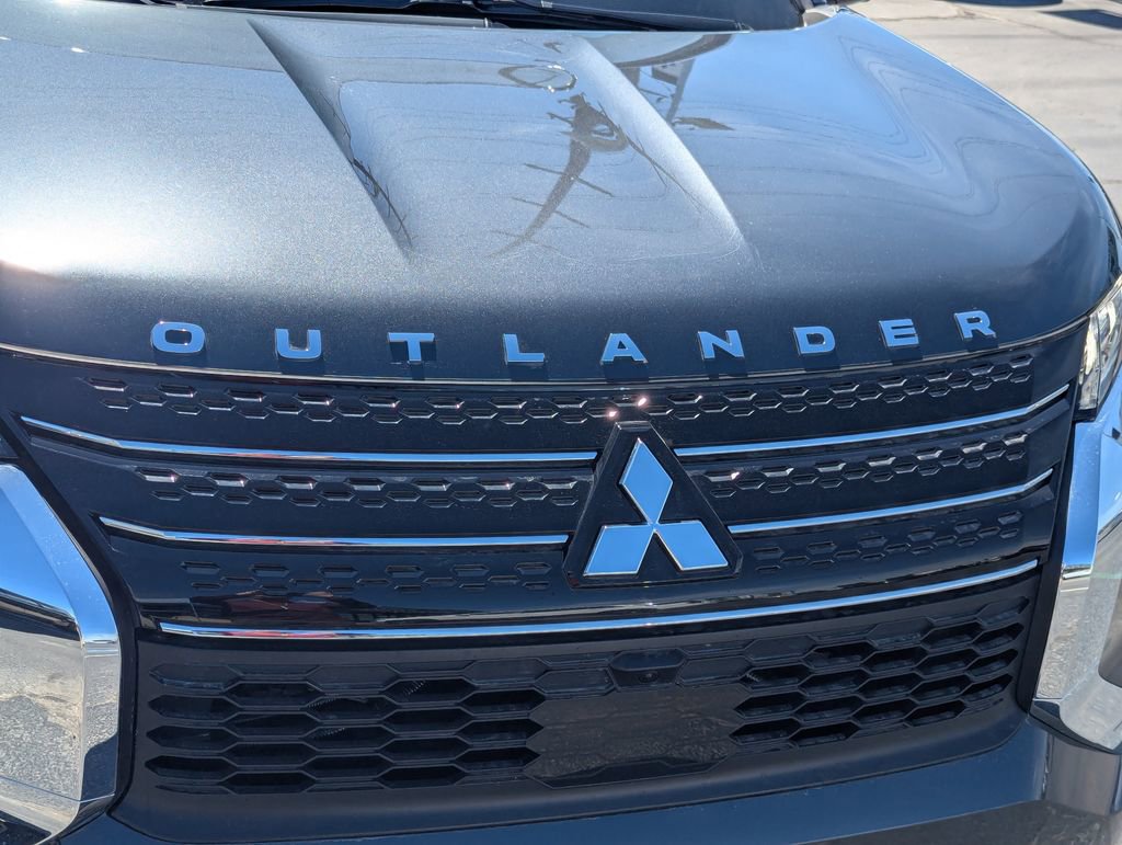 Used 2025 Mitsubishi Outlander 4WD Plug-In Hybrid image 11