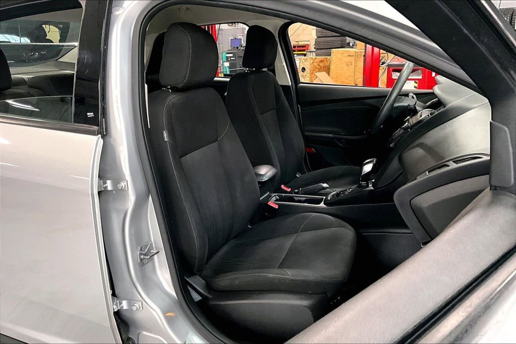 Used 2017 Ford Focus SE image 6