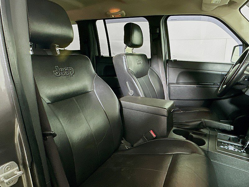 Used 2012 Jeep Liberty Sport image 25