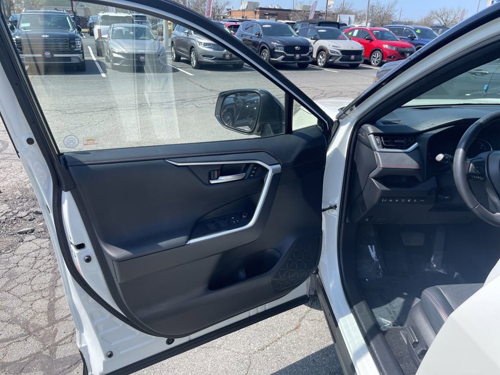 Used 2021 Toyota RAV4 XSE w/ Premium Package AWD/4WD image 9
