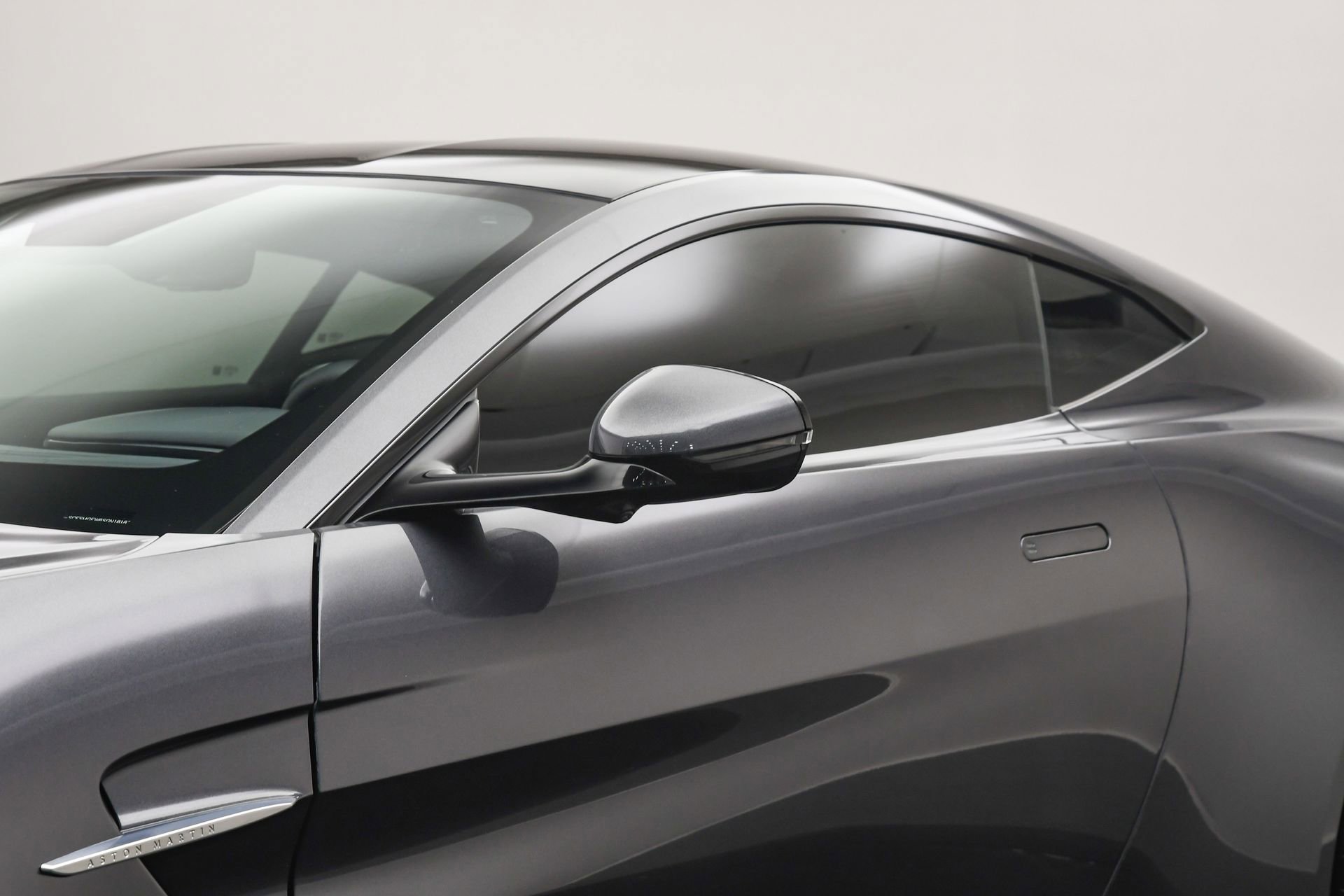 Used 2025 Aston Martin V8 Vantage Coupe image 11