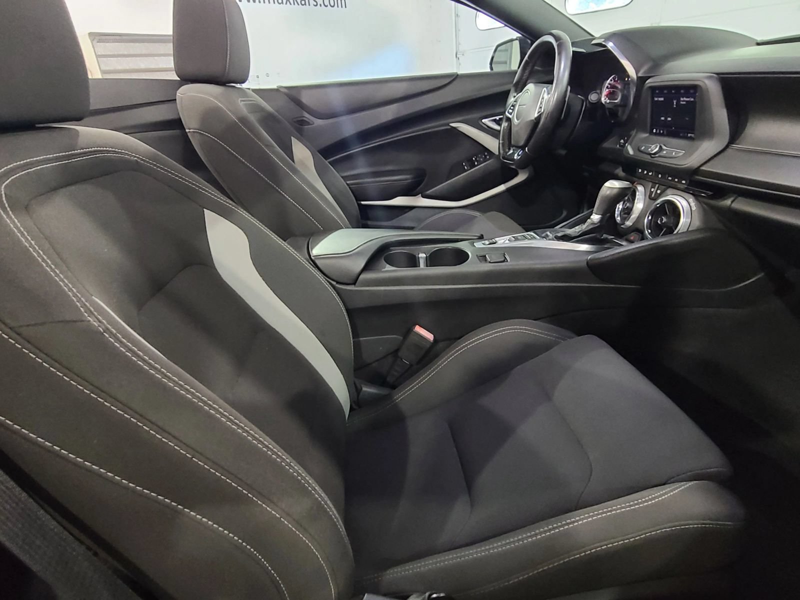 Used 2020 Chevrolet Camaro LT RWD image 27