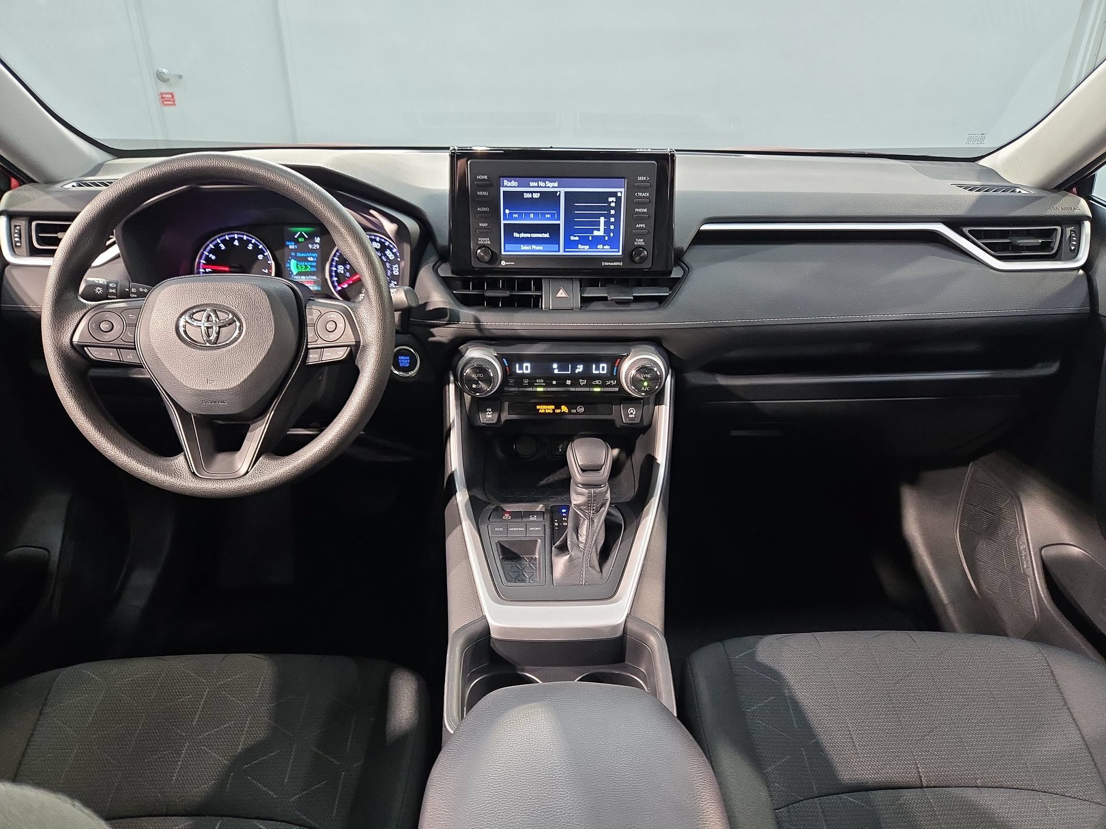 Used 2020 Toyota RAV4 XLE w/ Convenience Package FWD image 10