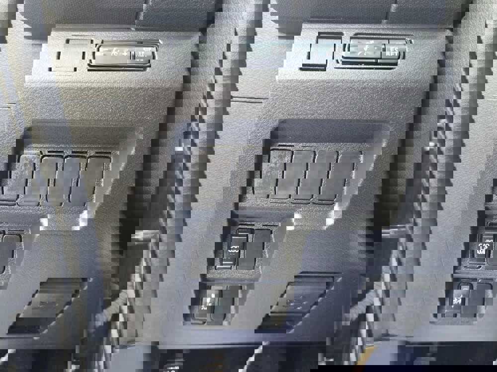 Used 2023 Nissan Frontier SV image 21