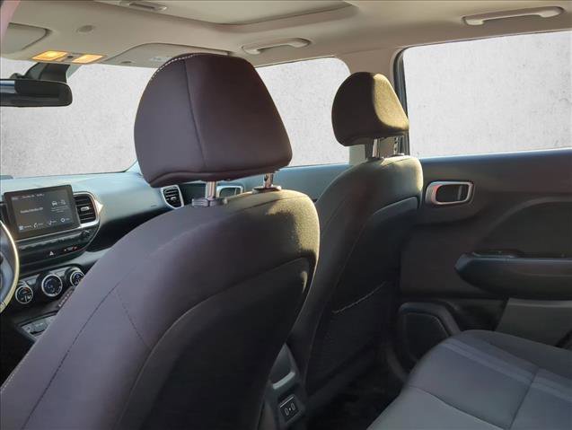 Used 2024 Hyundai Venue SEL image 16